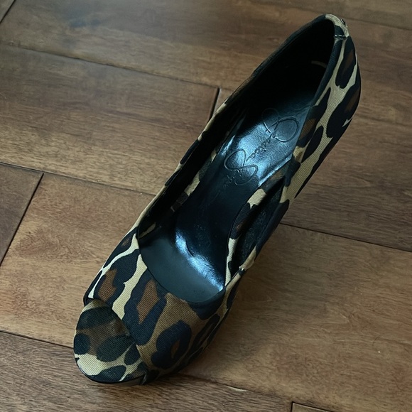 Jessica Simpson | Leopard Platform Heels - Picture 2 of 6